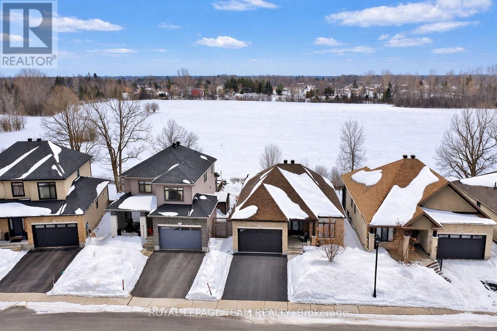 Property Photo:  49 Dulmage Crescent  ON K7C 0E5 