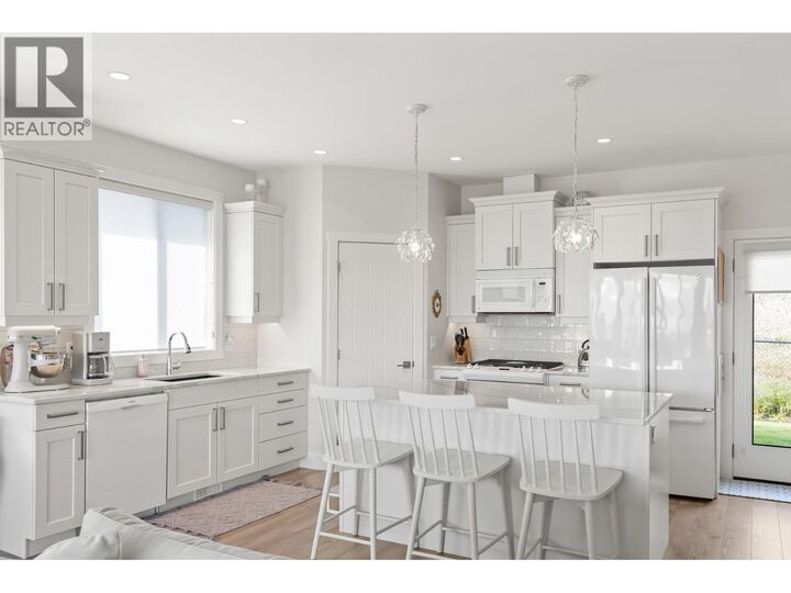 Property Photo:  2612 Paramount Drive  BC V4T 3N3 