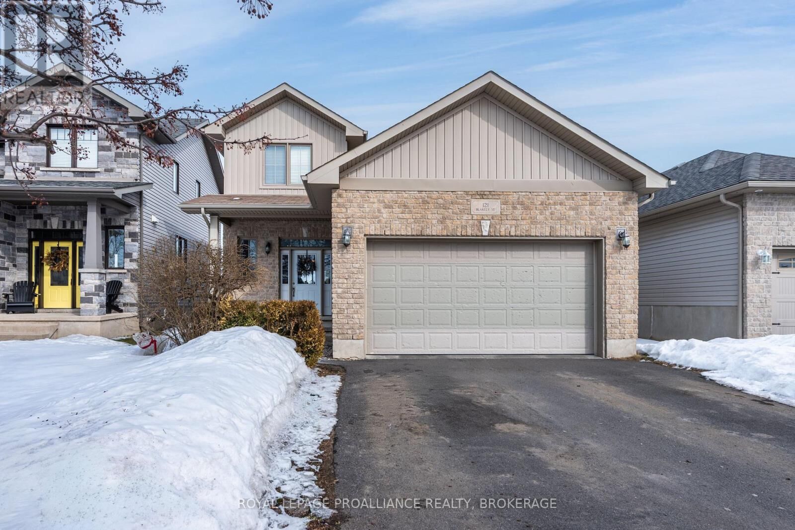 Property Photo: 121 Blakely Street ON K7N 0A3