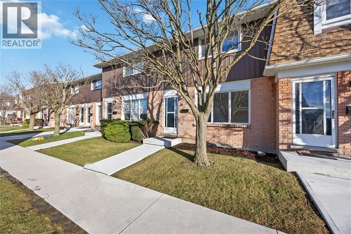 Photo de la propriété:  82 Finch Drive  ON N7S 4T8 