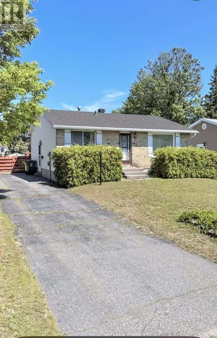 Property Photo:  63 Dauphin Dr  ON P6A 5E9 