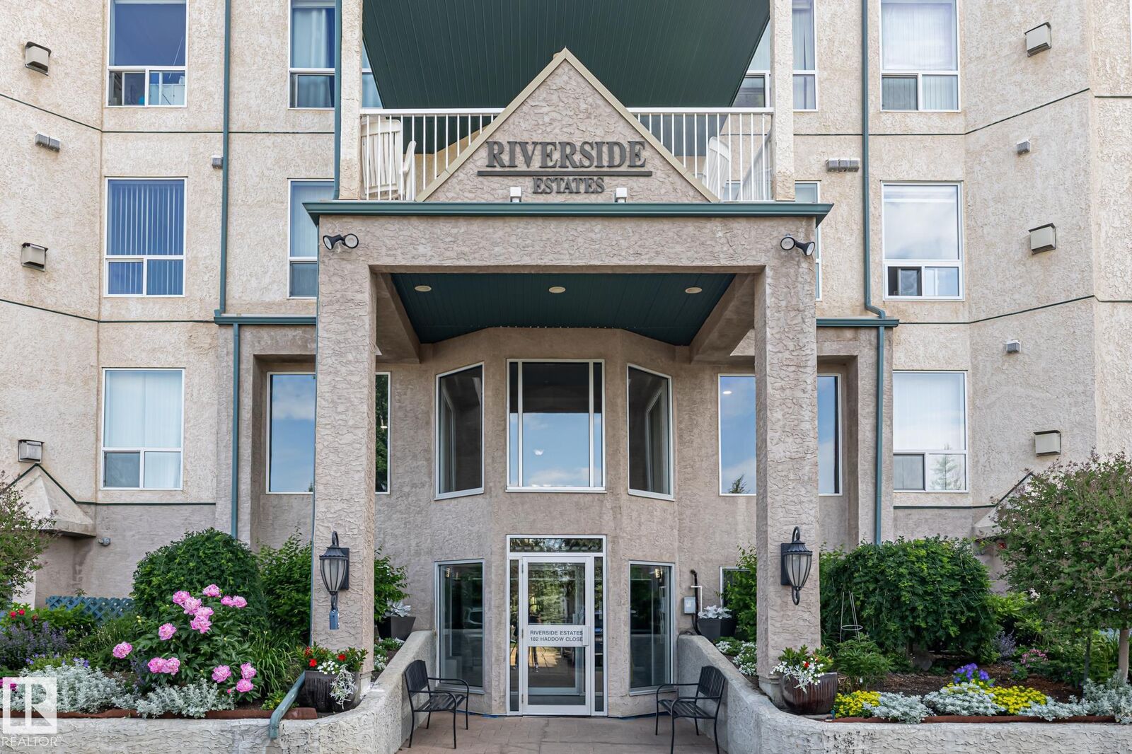 Property Photo:  182 Haddow Close NW 500  AB T6R 2V1 