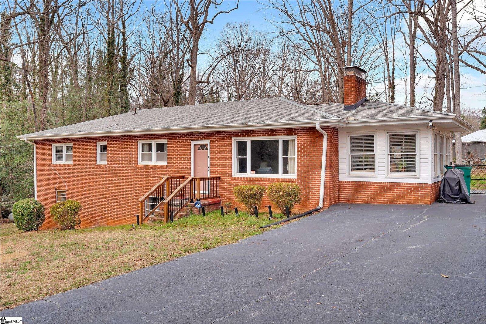 Property Photo:  4 Laurel Lane  SC 29661 