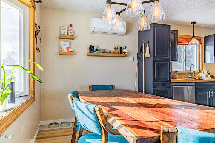 Property Photo:  1807 10th Avenue SE  ND 58554 