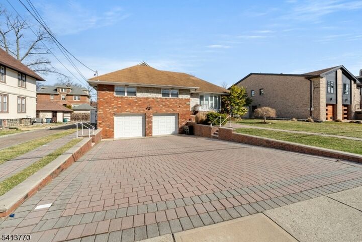 Property Photo:  1070 Cumbermeade Rd  NJ 07024 