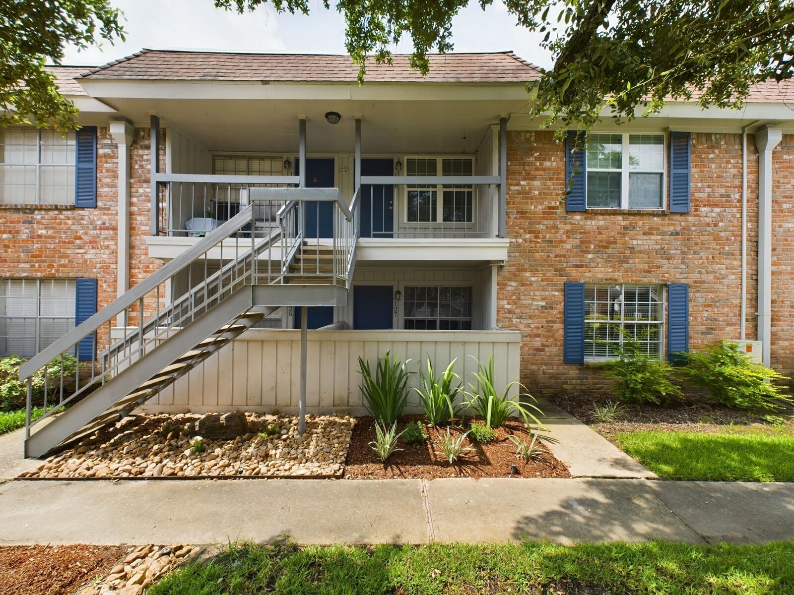 Property Photo:  2350 Bering Drive 127  TX 77057 
