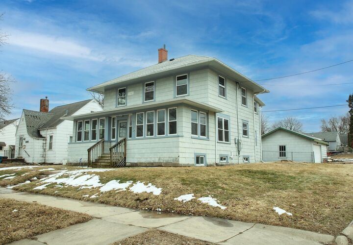 Property Photo:  1600 Forest Avenue  IA 50702 
