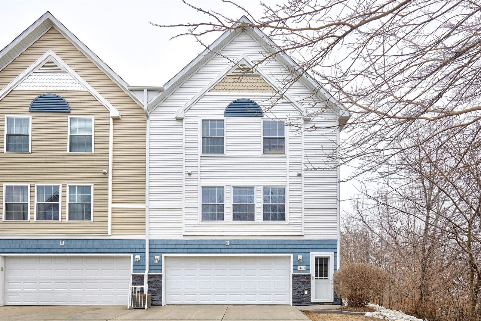 Property Photo:  1143 SE Village View Lane  IA 50021 