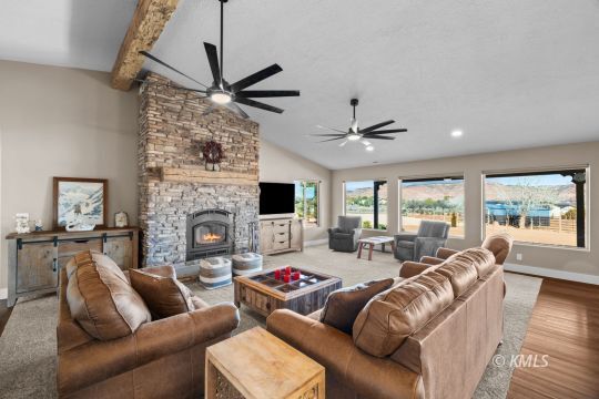 Property Photo:  898 W Grand Canyon Dr  UT 84741 