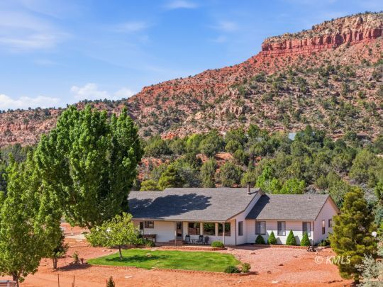 Property Photo: 898 W Grand Canyon Dr UT 84741
