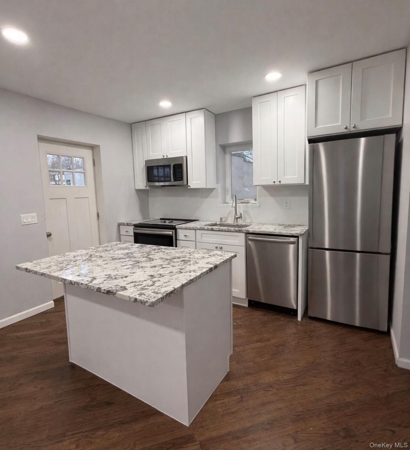 Property Photo:  19 Lee Avenue 2  NY 10980 