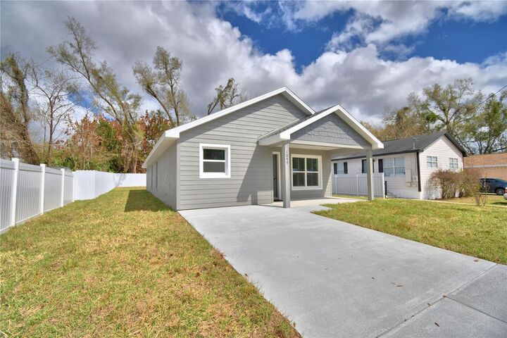 Property Photo:  1040 E Stanford Street  FL 33830 