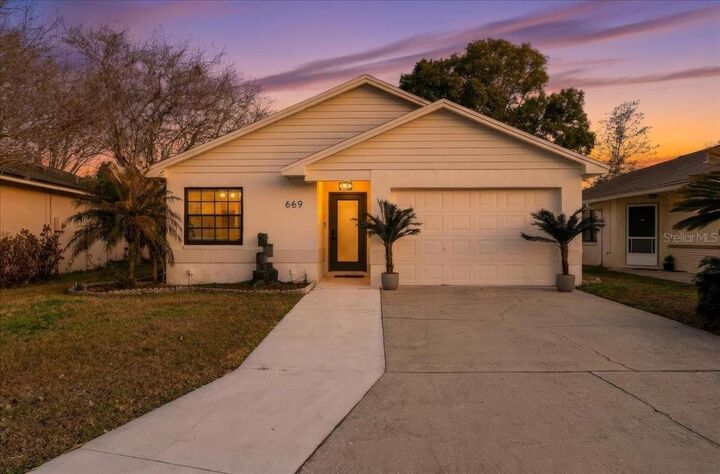 Property Photo: 669 Eagle Run FL 33809