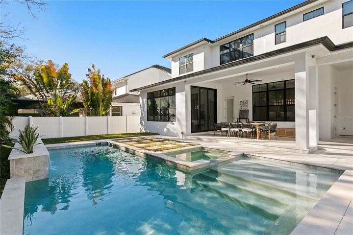 Property Photo: 4304 W Jetton Avenue FL 33629