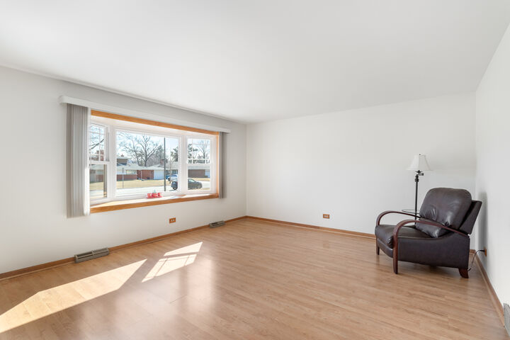 Property Photo:  715 W Hillside Drive  IL 60106 