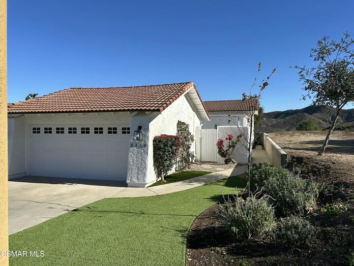 Property Photo:  3434 Twin Lake  CA 91361 