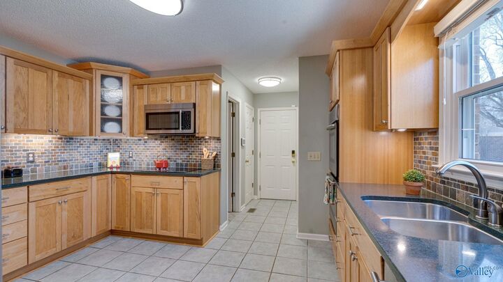 Property Photo:  10312 Essex Drive SW  AL 35803 