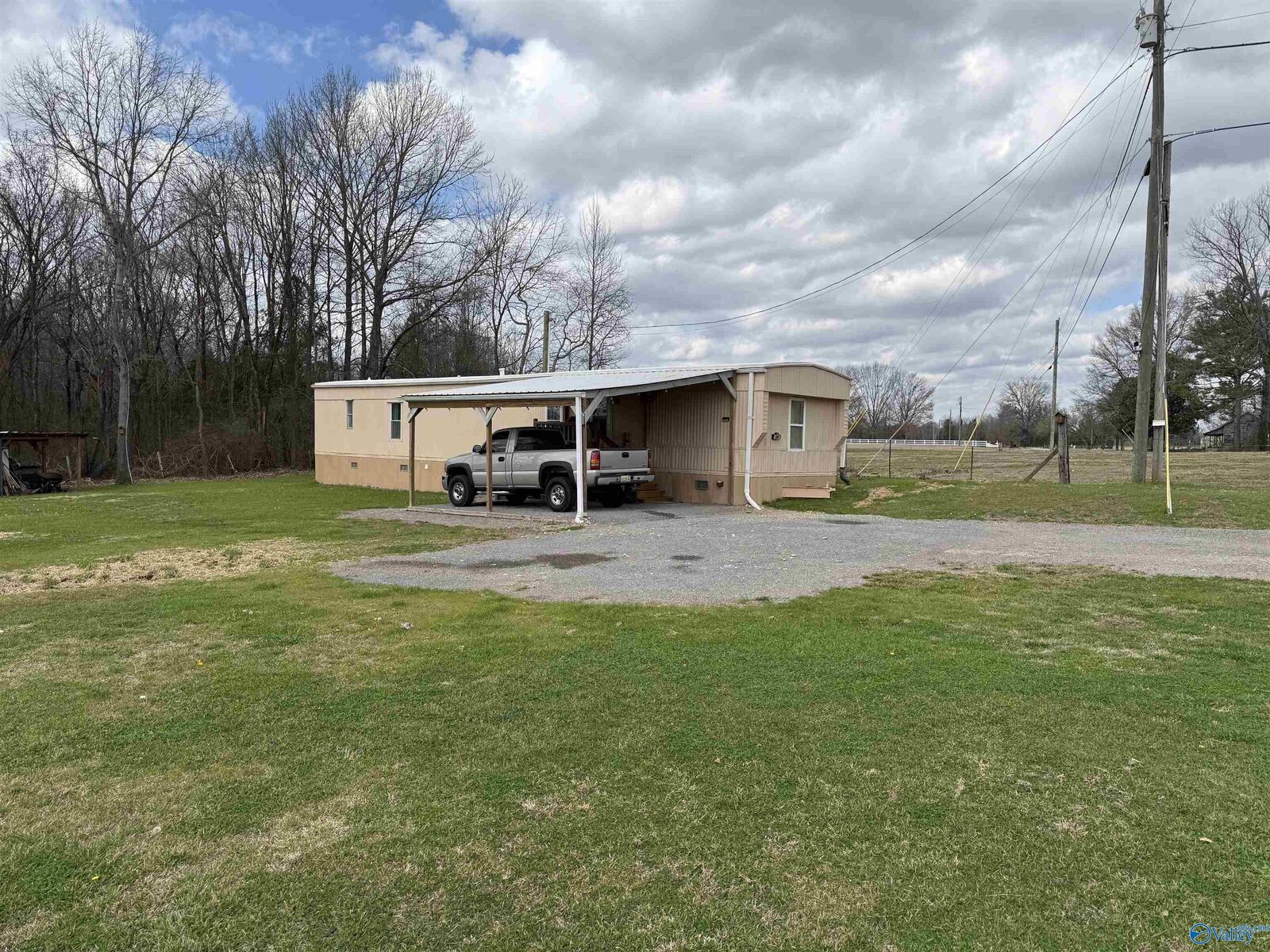 Property Photo:  25 County Road 120  AL 35650 