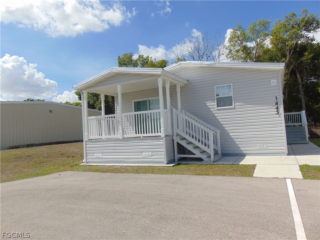 Property Photo:  1445 N Bridge Street  FL 33935 