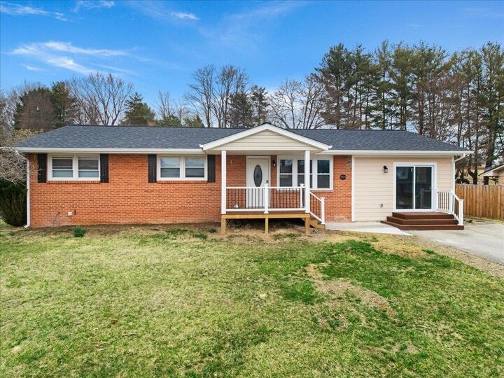 Property Photo:  909 Custis Street  VA 24141 