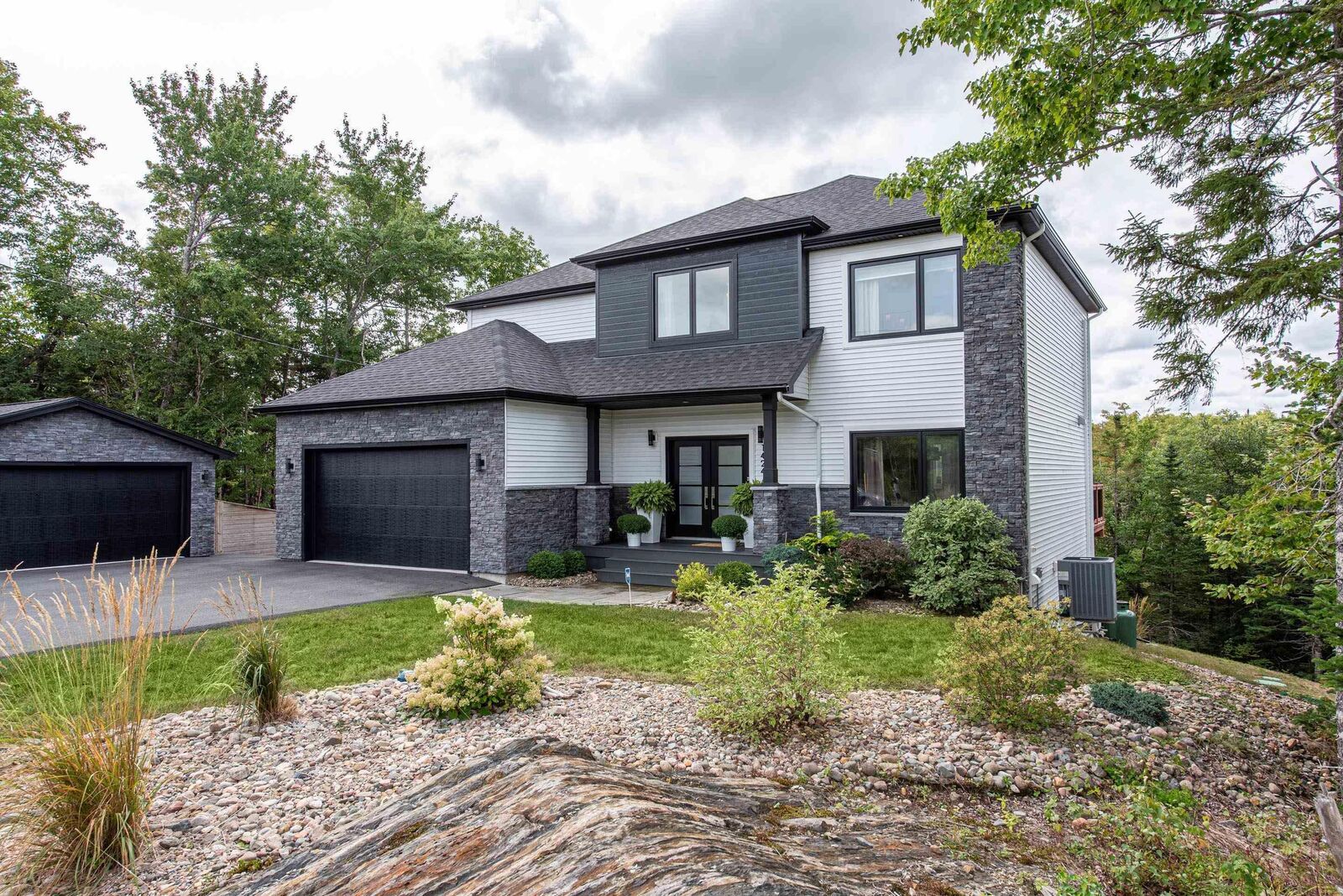 Property Photo: 1424 McCabe Lake Drive NS B4E 0P6