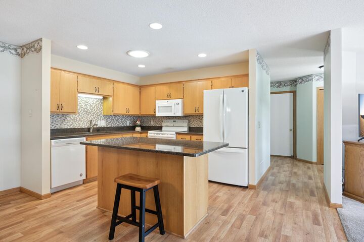 Property Photo:  307 Circle View Drive  MN 55325 