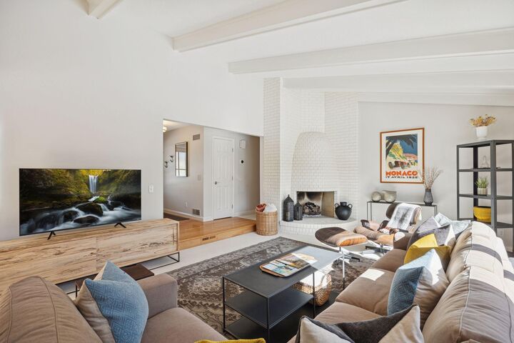 Property Photo:  660 Windemere Curve N  MN 55441 