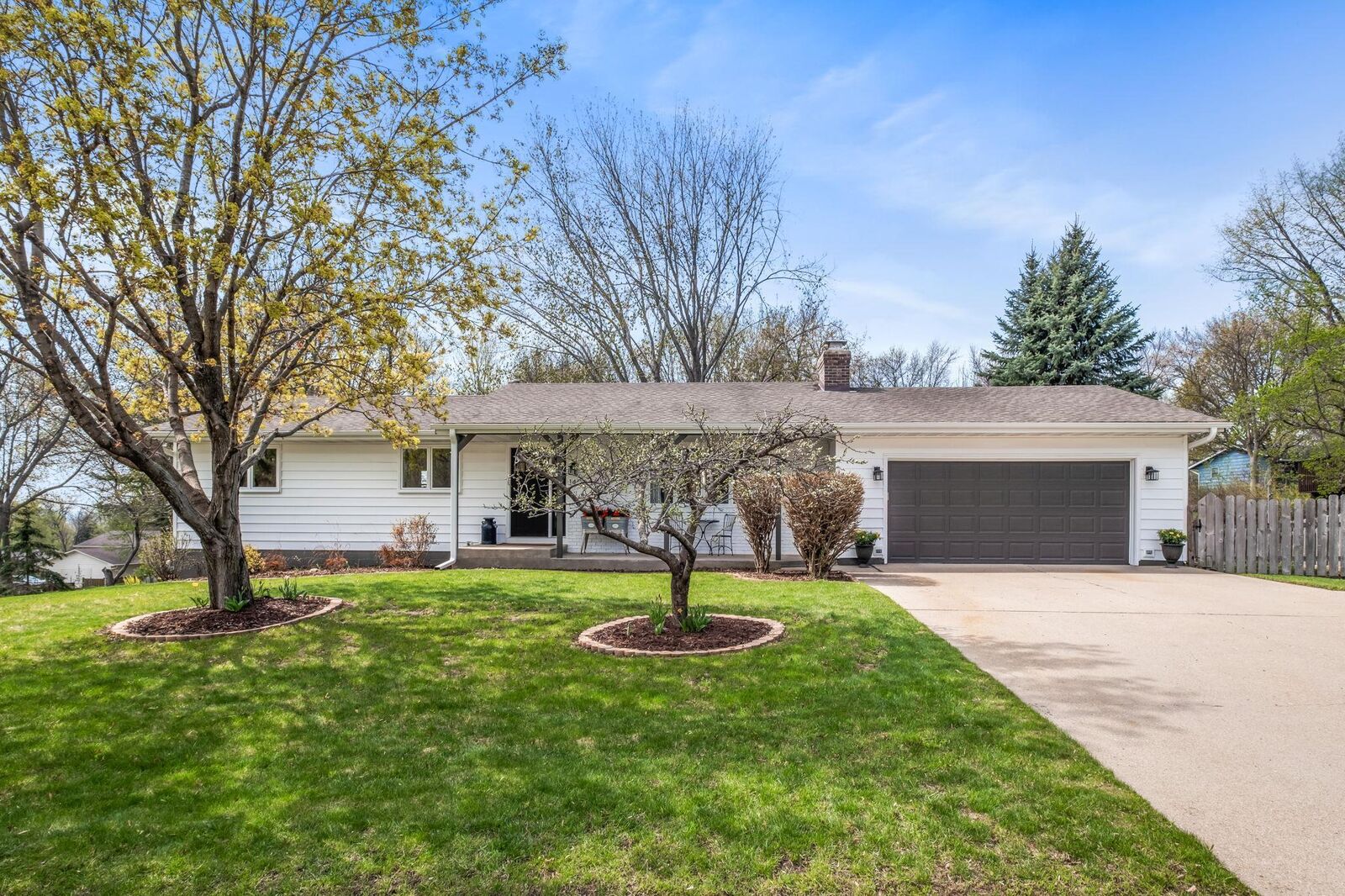 Property Photo:  1496 Sunshine Circle  MN 55318 