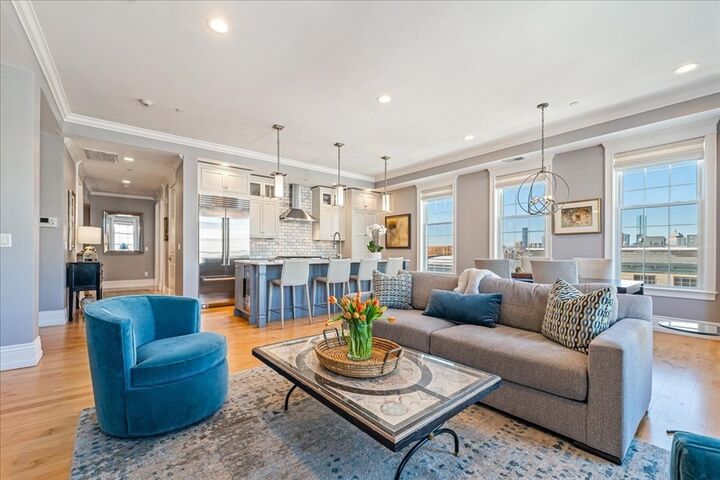 Property Photo:  361 W 4th St 5  MA 02127 