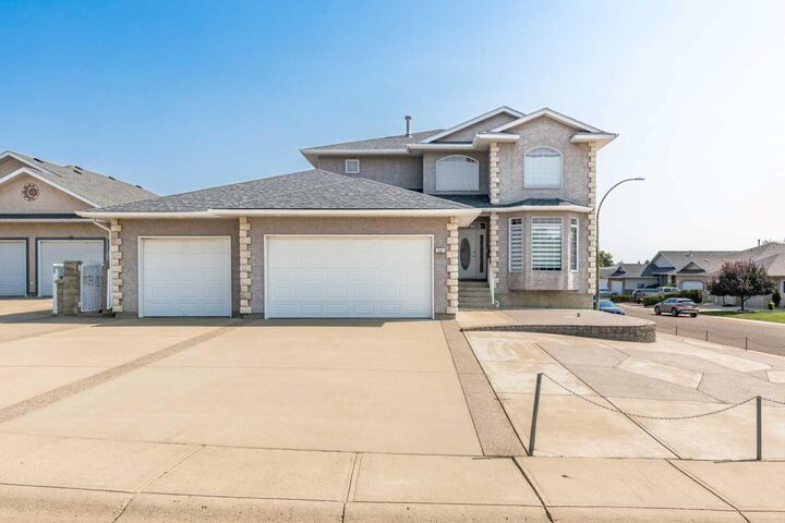 22 Turner Crescent SE — photo 1