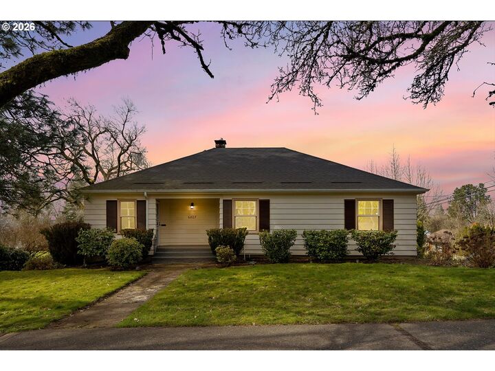 Property Photo:  6807 SE Cesar E Chavez Blvd  OR 97202 