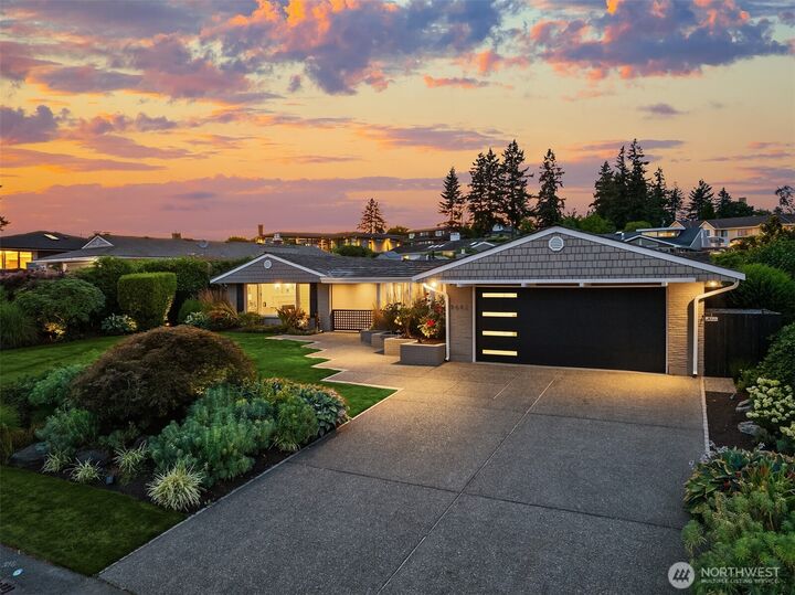 Property Photo:  9642  Hilltop Road  WA 98004 