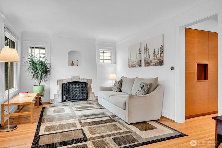 Property Photo:  4738  35th Avenue NE  WA 98105 