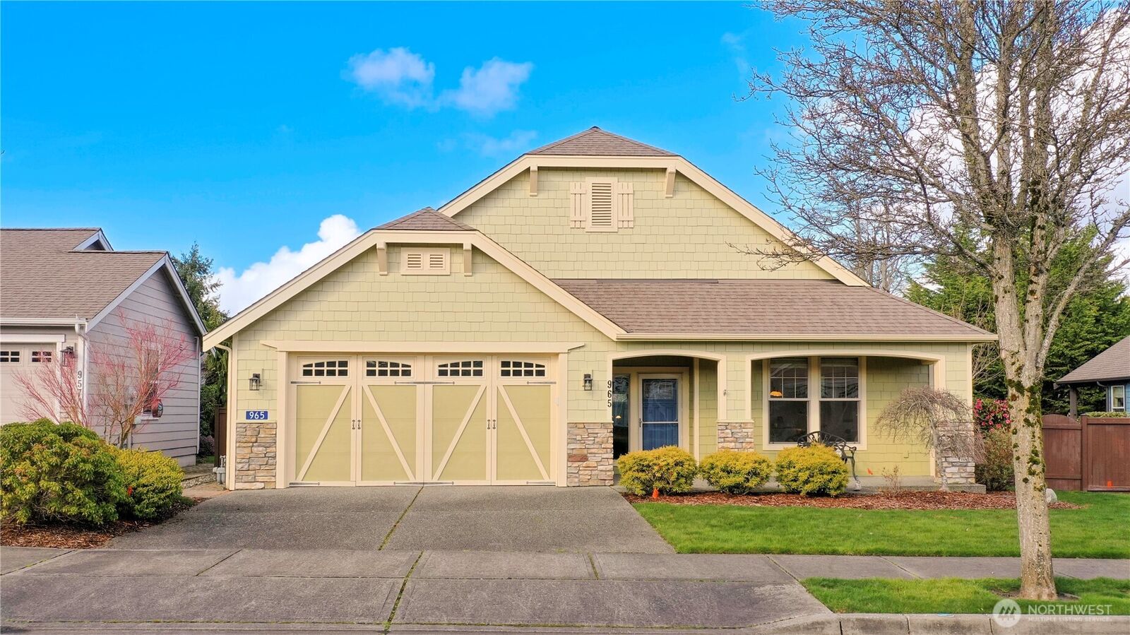 Property Photo:  965  Chestnut Loop  WA 98274 