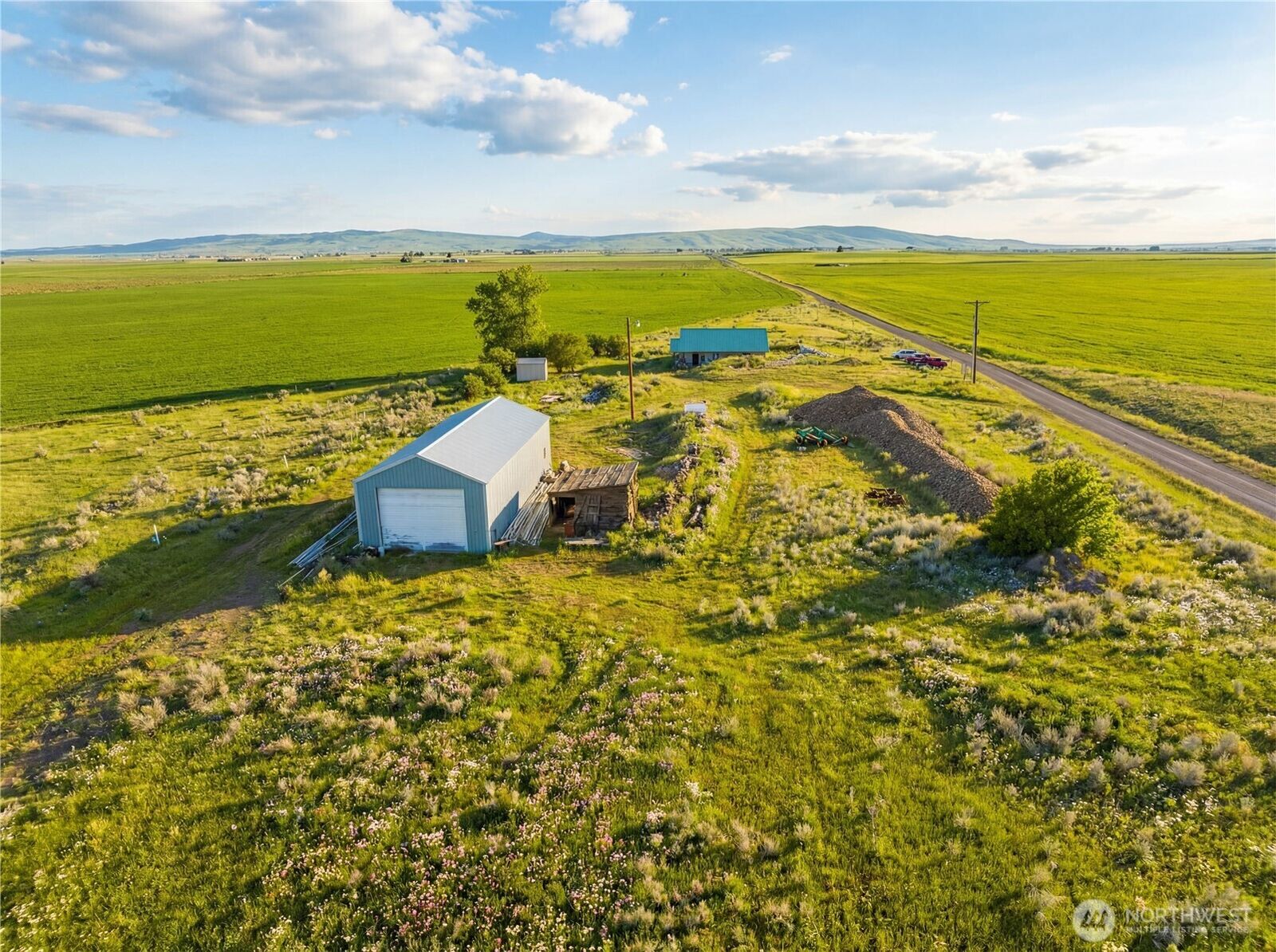 Property Photo:  5099  E Road NW  WA 98823 