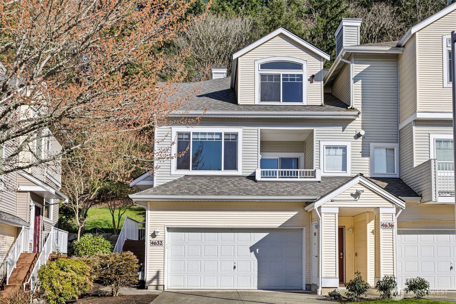 Property Photo:  4632  Morris Avenue S 4632  WA 98055 