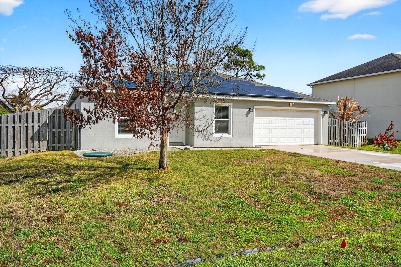 Property Photo:  225 SW Statler Avenue  FL 34984 