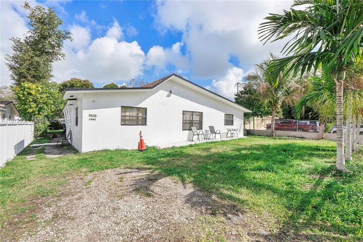 Property Photo:  1563 NE 148th St  FL 33161 