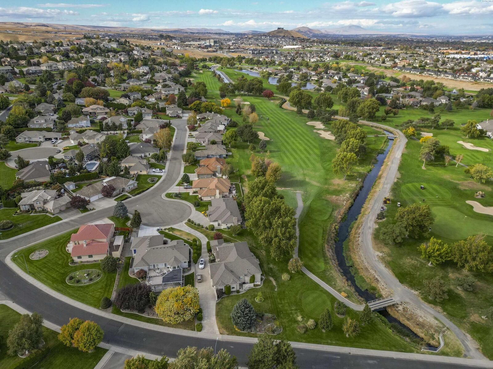 Property Photo: 3906 S Morain Loop WA 99337