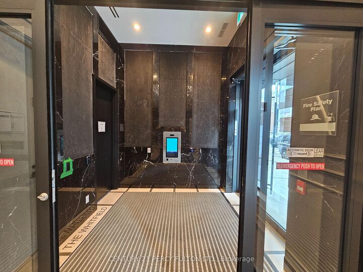 Photo de la propriété: 180 Front Street E 906 ON M5A 0A9