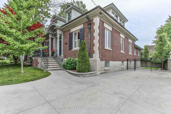 189 College Avenue — photo 1