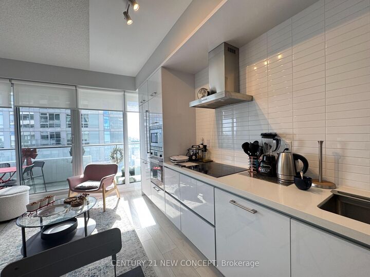 Property Photo:  2221 Yonge Street 4206  ON M4S 0B8 