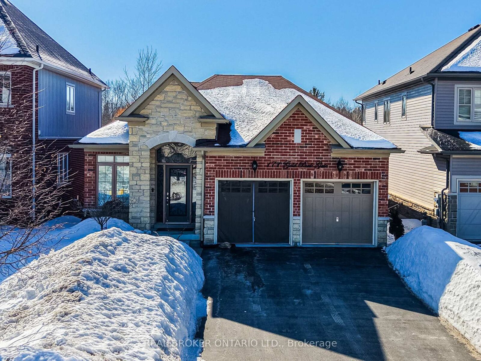 Property Photo: 171 Gold Park Gate ON L3W 0B4