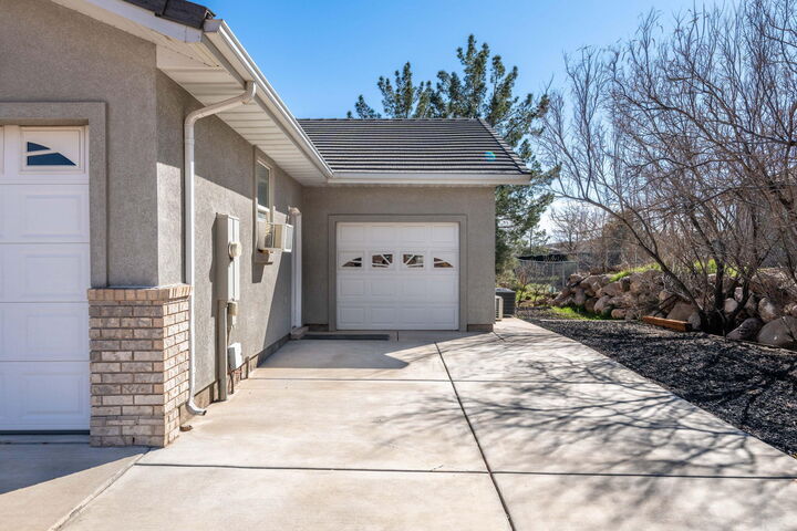 Property Photo: 70 E Roundy Mountain Rd UT 84746