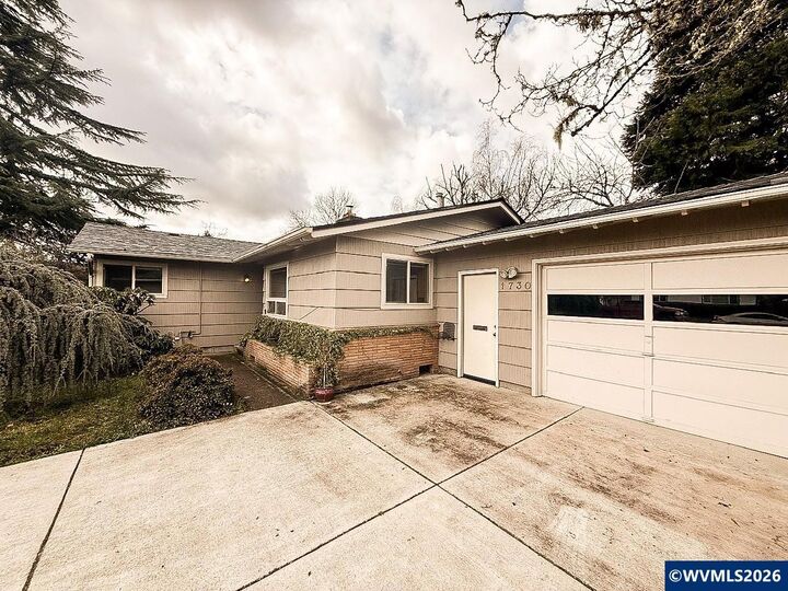 Property Photo:  1730 NW Menlo Dr  OR 97330 