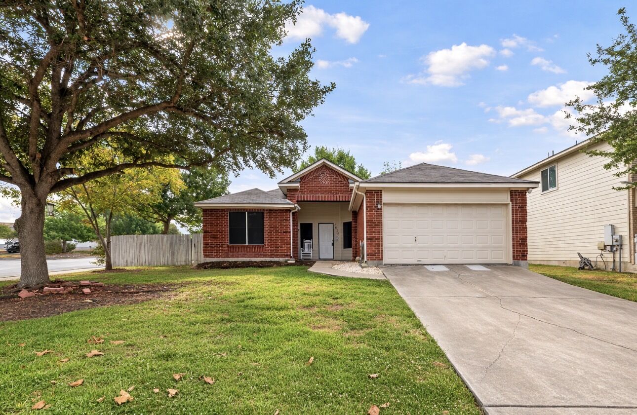 Property Photo:  1611 Sunnycrest Circle  TX 78130 