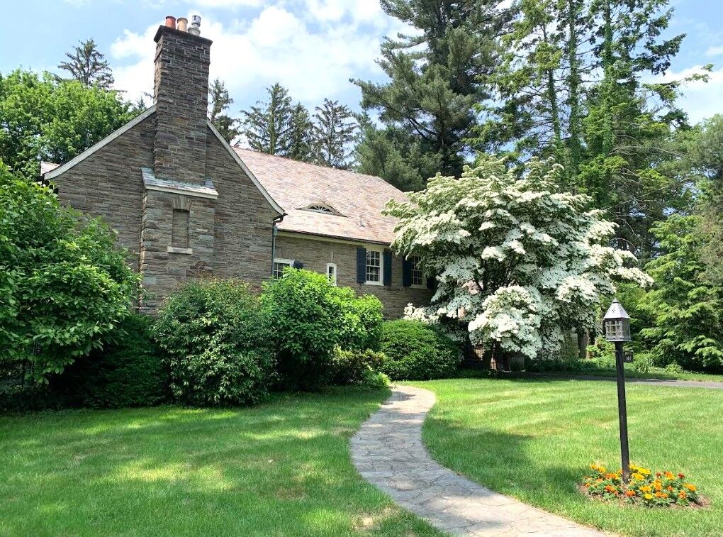 Property Photo:  102 White Park Place  NY 14850 