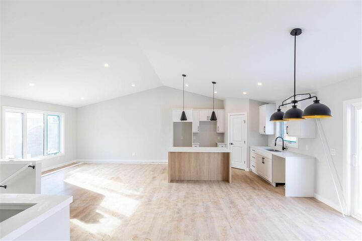 Property Photo:  32 Becki Cove  MB R0A 0V2 