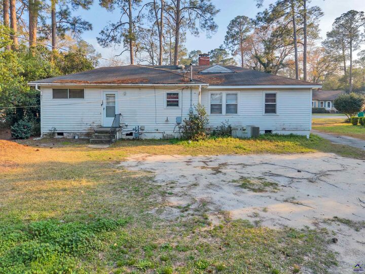 Property Photo:  715 E 17th Avenue  GA 31015 
