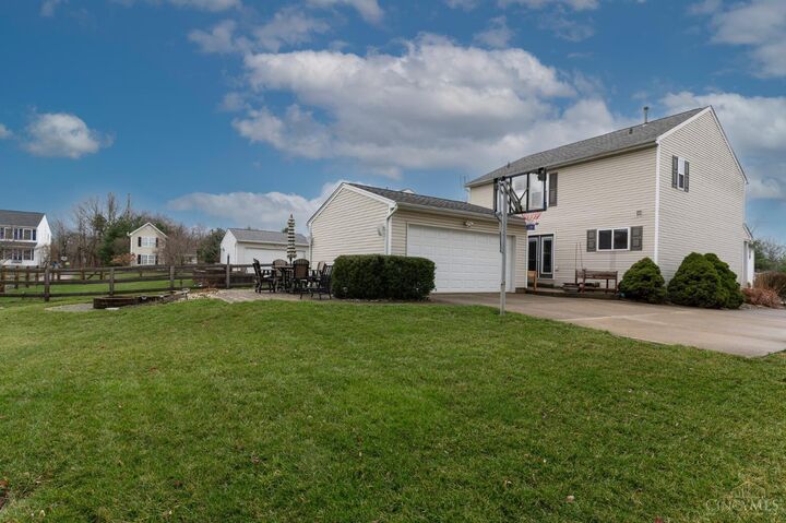 Property Photo:  1470 Stableview Circle  OH 45039 